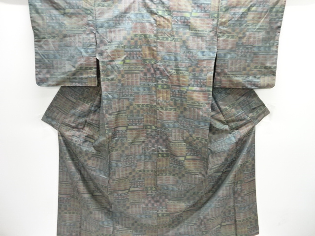 変わり横段に花模様織出し本場泥大島紬着物